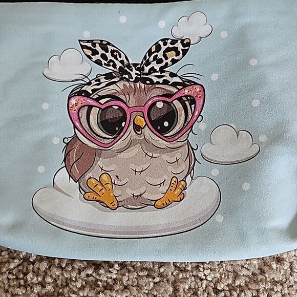 NWOT Owl cosmetic/toiletry bag with zippered closure - Picture 3 of 6
